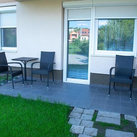 Pisztacia Apartman Apartment Егер Екстериор снимка